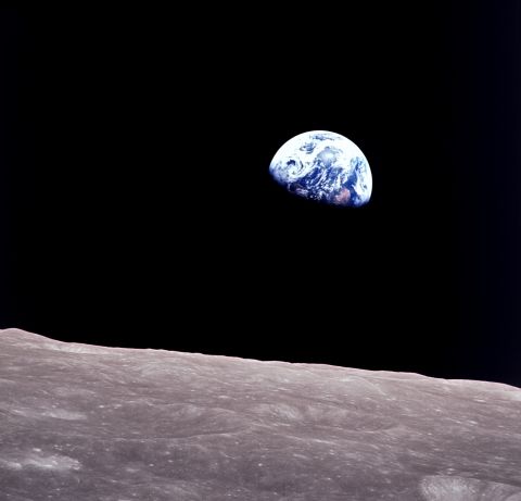 70a-Apollo-08-earthrise.-NASA
